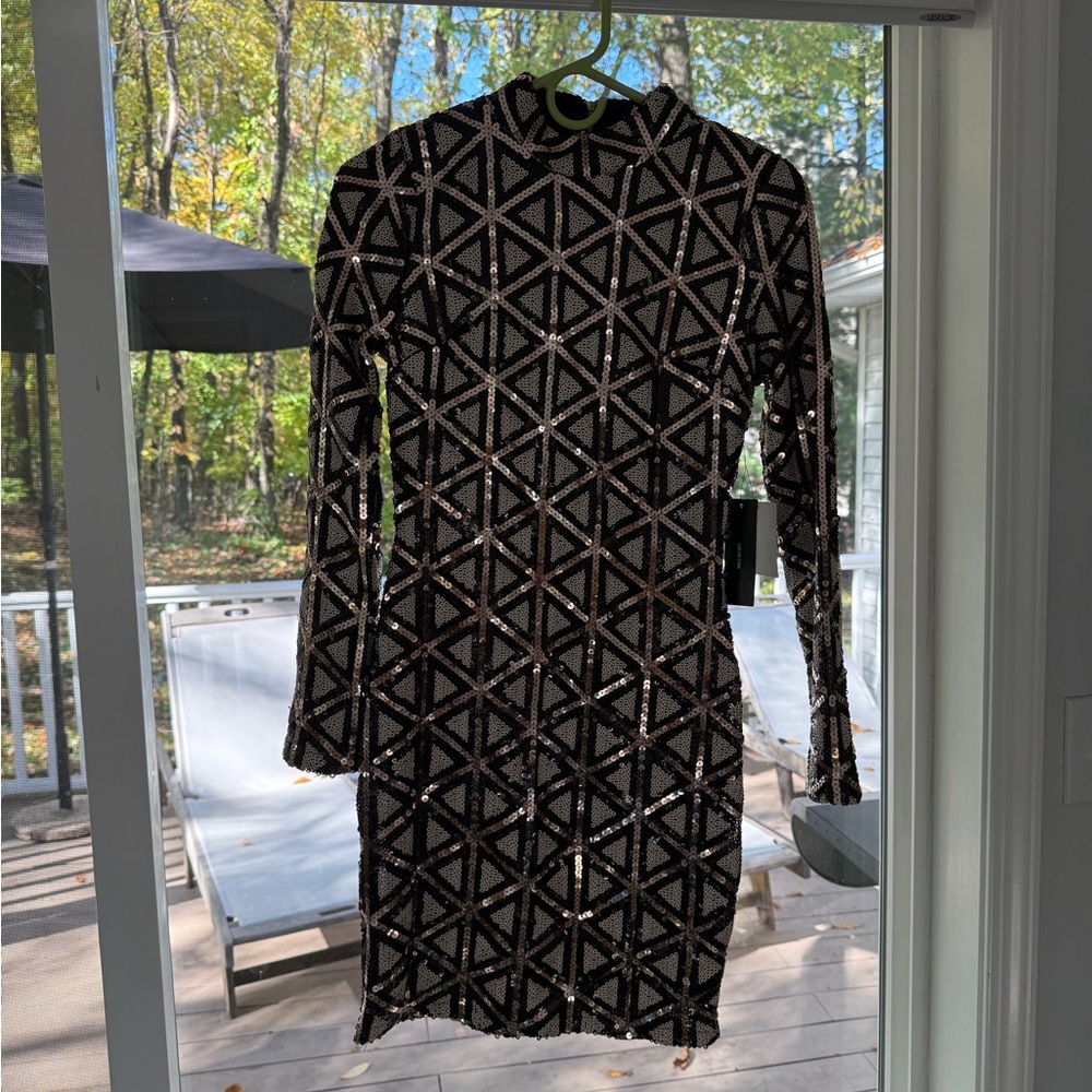 Lulu's Black and Gold Geometric Long Sleeve Sequins Dress